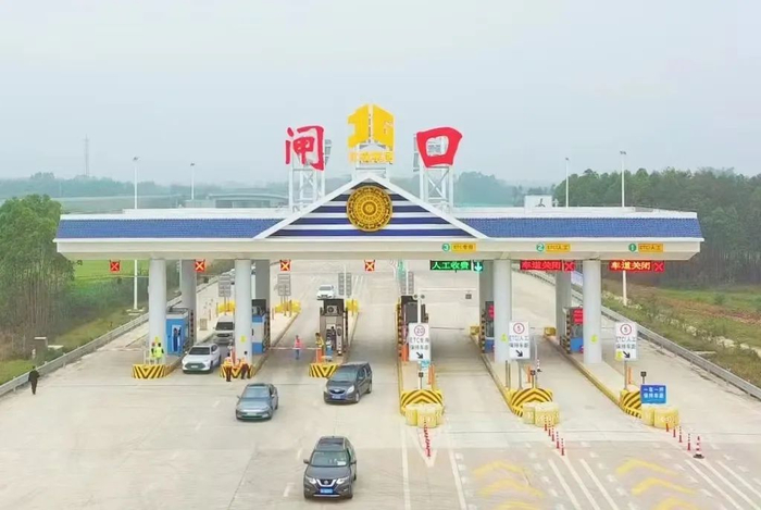 闸口收费站投入使用。庞世昭 摄