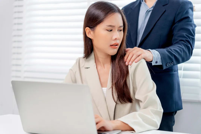 参考文本对性骚扰进行了更加细致且具体的定义。图/视觉中国