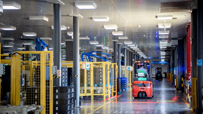 △佛山拥有多家家电企业，图为美的微波炉顺德工厂。/企业供图