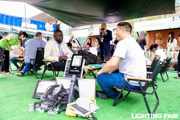 　　灯都风采，照亮世界丨第28届古镇灯博会盛大启幕