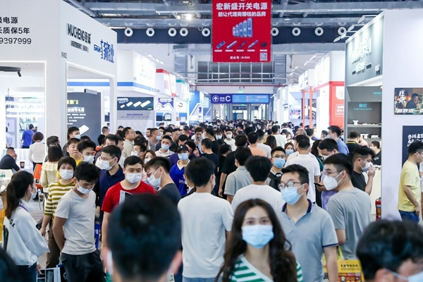 　　灯都风采，照亮世界丨第28届古镇灯博会盛大启幕