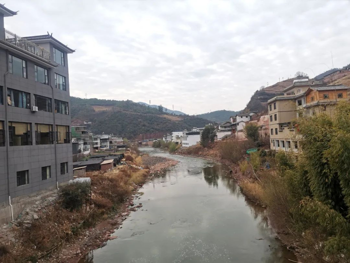 水库下方的长新乡（记者 摄）