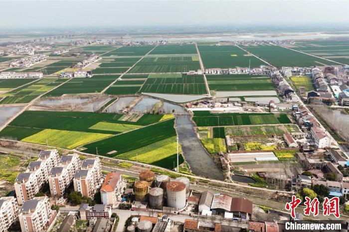 汉江依石牌镇而过（无人机拍摄）吴淘淘摄