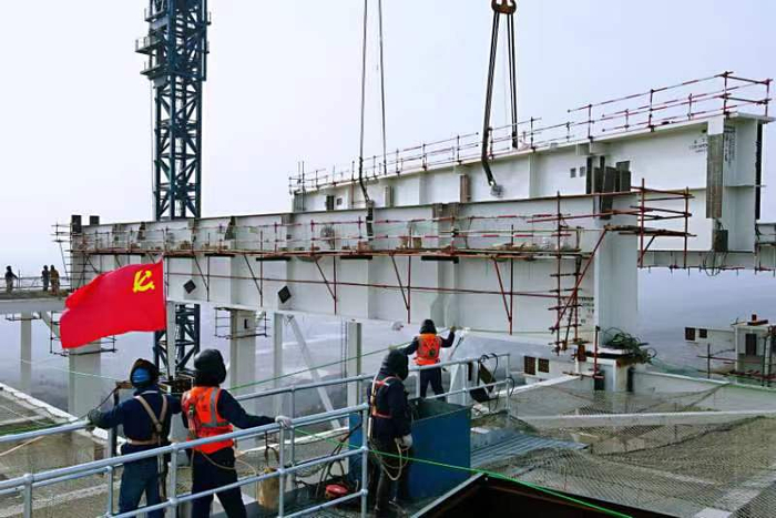 图为正宁调峰煤电项目施工现场。