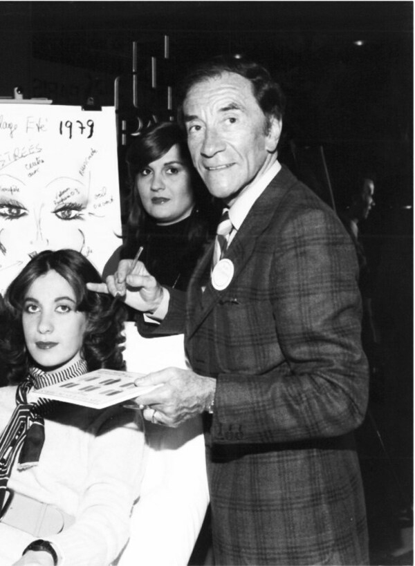 　　让缇丝先生受邀去欧美及亚洲各国讲座