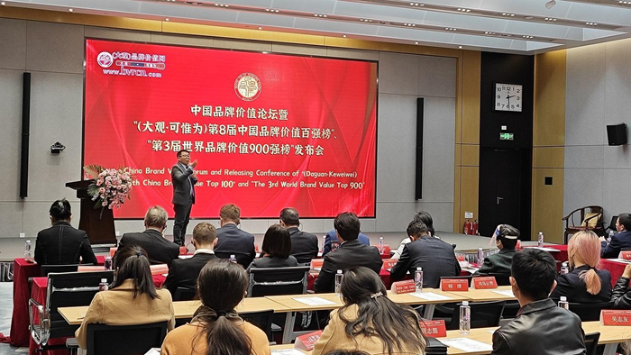 　　北京大学经济学院西南分院执行院长、北京大学著名学者阎雨做了精彩的致辞