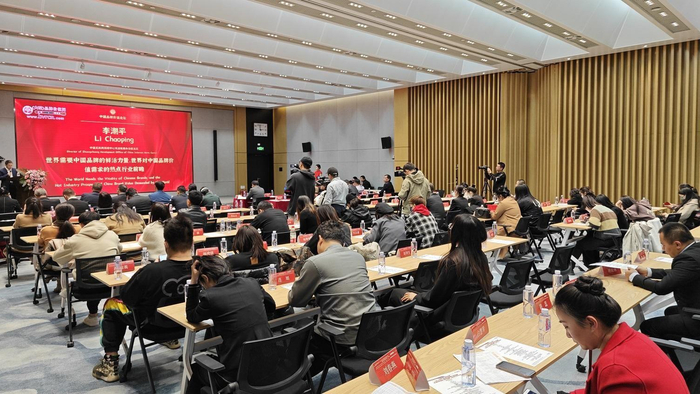 　　中国互联网新闻中心双创发展办主任李潮平先生发表演讲