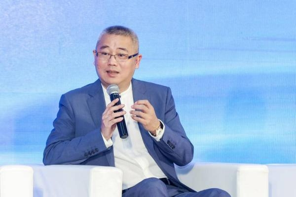 　　广州洪兴服饰有限公司总经理 严广征