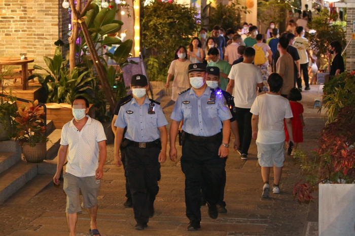 深圳公安加强辖区重点区域巡逻