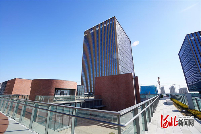 廊坊国际现代商贸物流CBD外景。通讯员李良摄