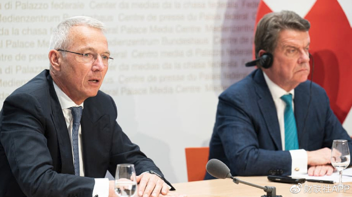 （莱曼、戴赫龙在新闻发布会现场，来源：社交媒体）