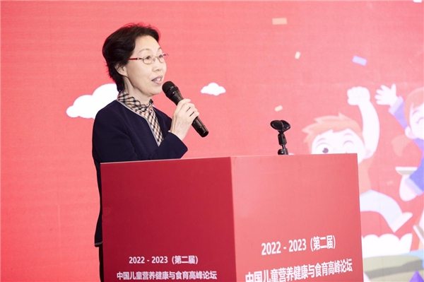 　　中国副食流通协会会长何继红