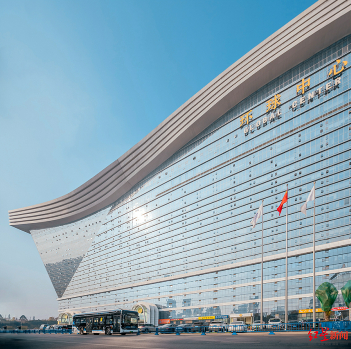 ▲环球中心站：东广场机场巴士候车点