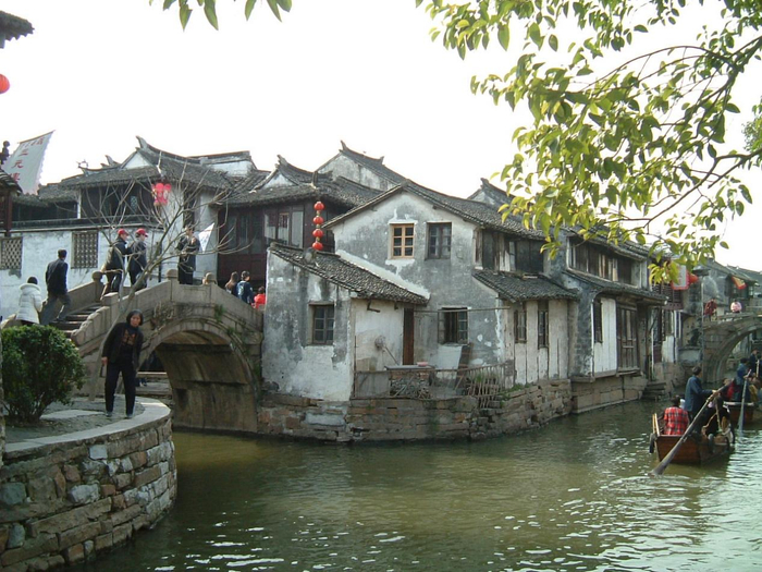 图片周庄保护修缮前后情况。受访者供图