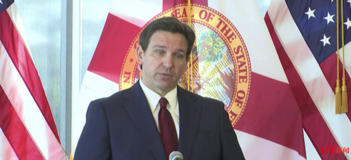 ↑被视作特朗普党内有力竞争对手的佛州州长德桑蒂斯对特朗普提出批评