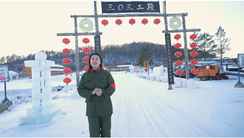 刘妍在旅游景点303工段出镜直播 张清林摄