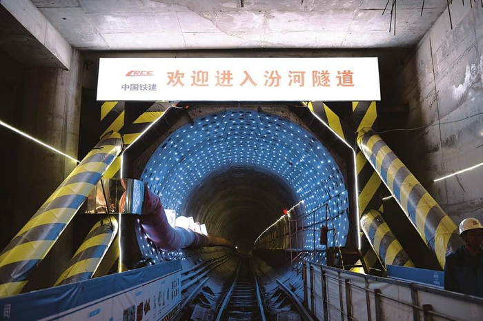 下穿汾河的地铁隧道入口