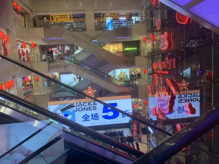 比优特时代广场内部