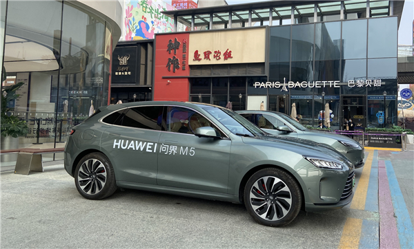 HUAWEI问界 图源：品驾 摄