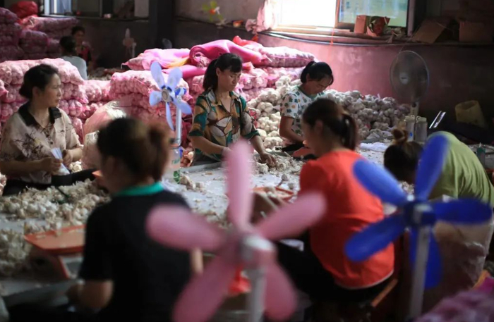 农业之外，拼多多也在进一步推动制造业提档升级。