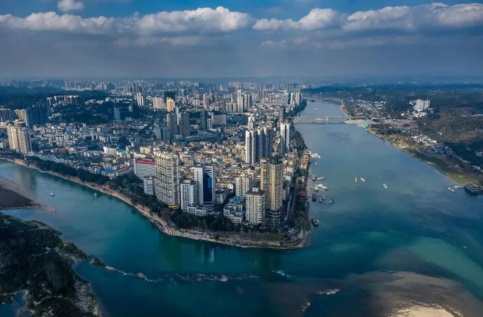 △乐山岷江、青衣江、大渡河三江汇合，图源视觉中国