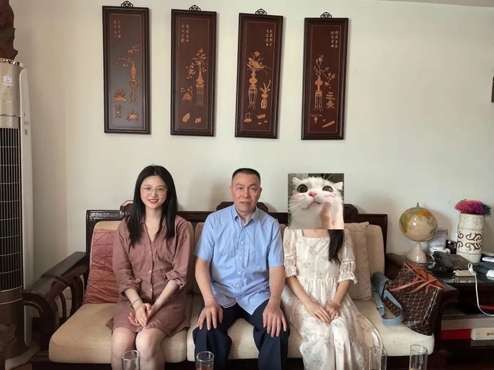 　　李右溪和同学在老师家中上课后的合影