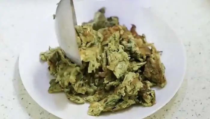 “像在给自己主动投毒，每一口都像在上刑，之后家里人吃香椿我就去朋友家蹭饭”