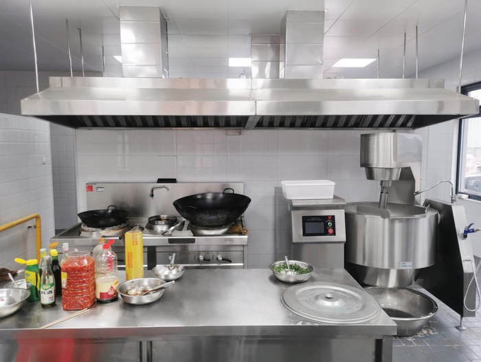 　　图：湖南某高新技术企业后厨副食烹饪区