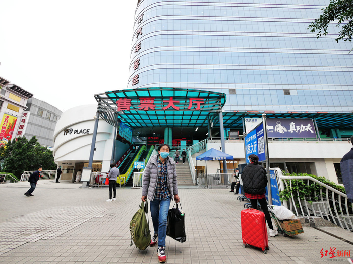 ↑2020年3月29日，广州市客运站发布在4月1日起停止班车发班 据IC photo