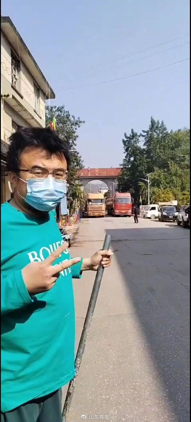 劫后余生的李亮希望通过现身说法，能让更多人警醒 受访者供图