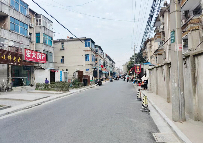 改造提升后的东花园街。 马燕洁 摄