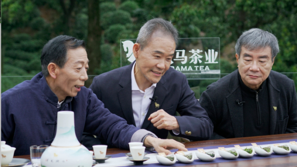 　　△樊生华分享好茶辨别技巧