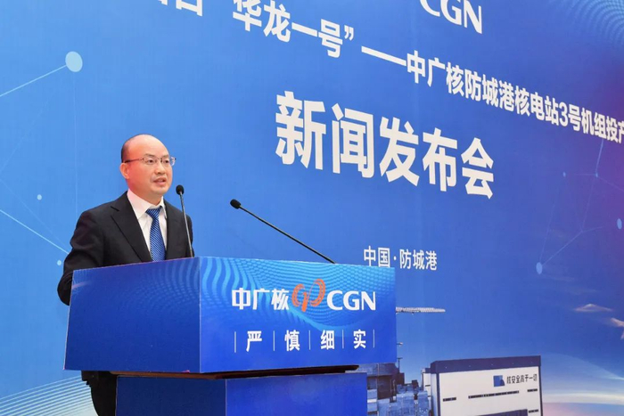 ▲卢向晖介绍“华龙一号”堆芯设计等有关情况