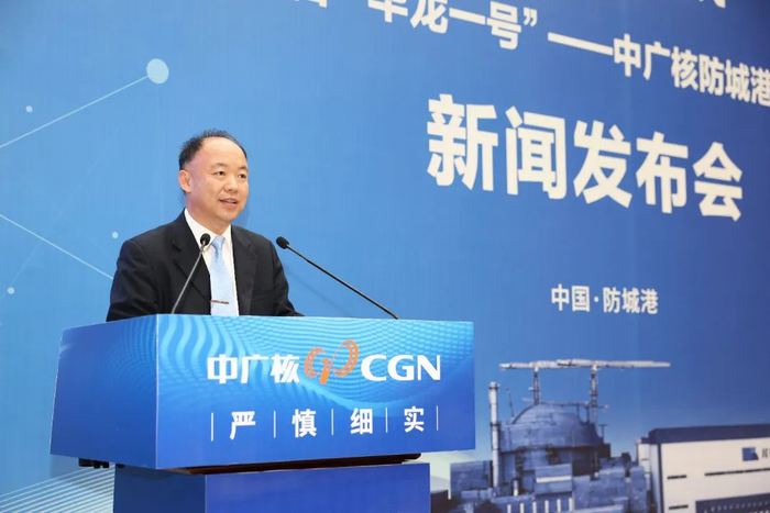 ▲孙永滨介绍中广核“和睦系统”首次应用到“华龙一号”机组的有关情况