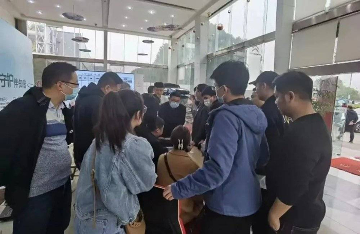 湖北4S店人满为患
