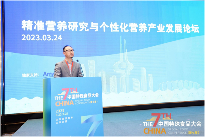 安利科技创新中心总经理韩强介绍个性化营养研究进程