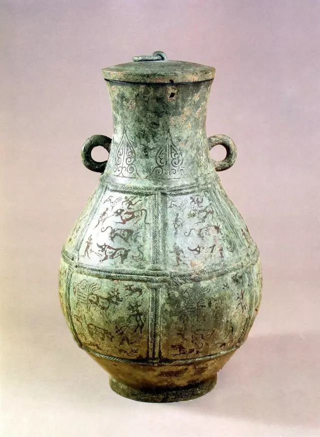 ▲ 嵌红铜狩猎纹壶 战国早期 河北唐山贾各庄出土