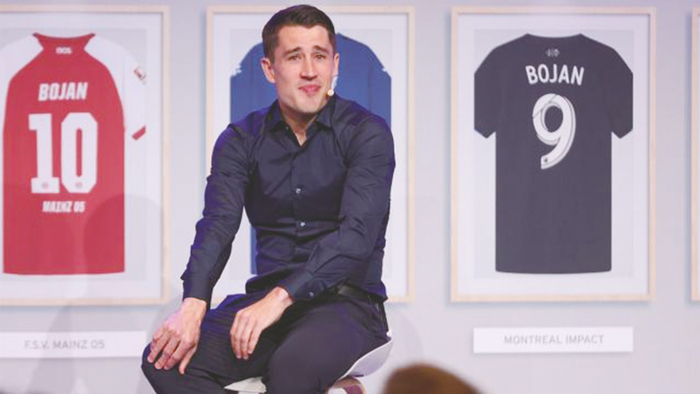     博扬眼含热泪宣布了自己的退役决定（视频截图）