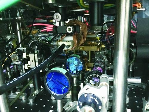 超冷原子腔中磁场探测补偿仪。