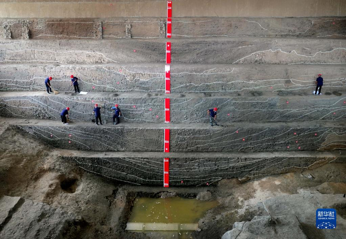 这是9月21日拍摄的开封北宋东京城州桥遗址大运河（汴河）故道西壁剖面。新华社记者 李安 摄