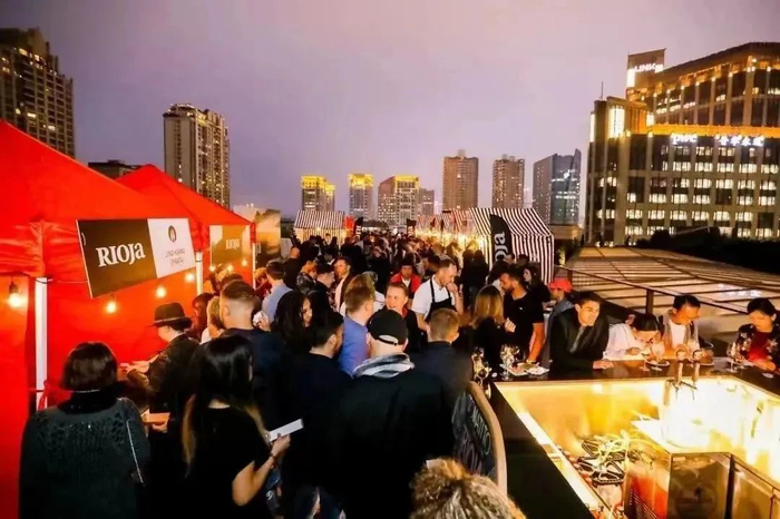 未来，张裕将继续以高品质的产品，与全球更多朋友分享优雅美好的葡萄酒生活。