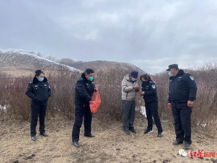 发现棕熊后，称多县警方实地走访调查 图据警方