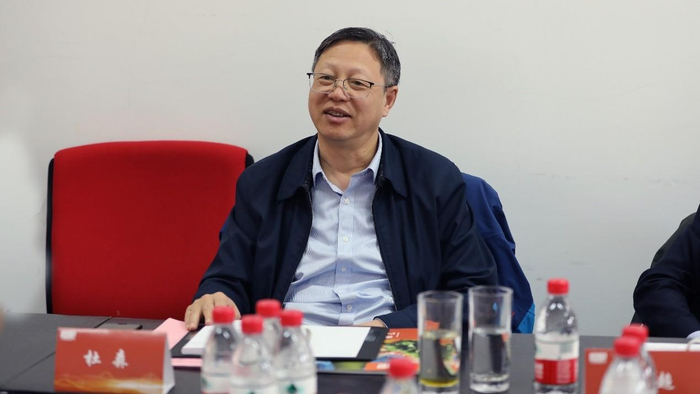 　　全国农业技术推广服务中心肥料技术处处长，杜森