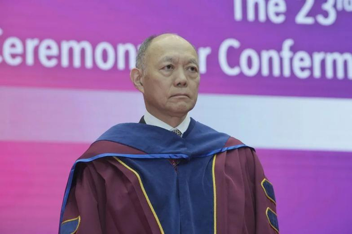 　　▲霍震寰先生获颁授荣誉社会科学博士学位