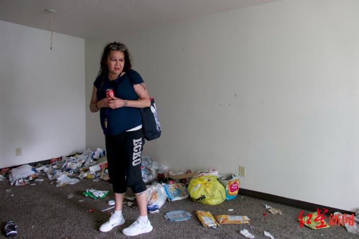 ↑美国北达科他州，瑞秋·格林居住了14年的公寓几乎被擅闯者占据