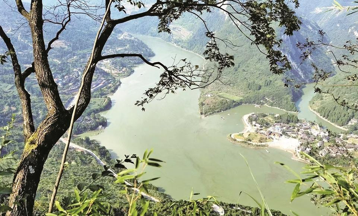     从黔山景观台俯瞰酉水河   保靖县文旅广电局 供图