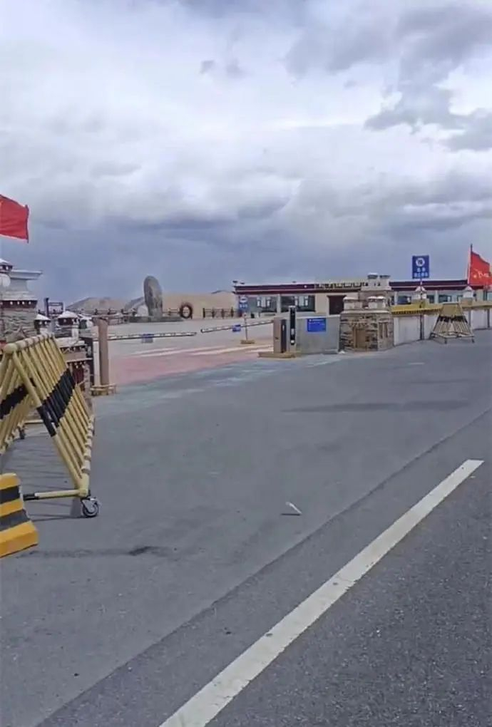 ▲视频中的停车场