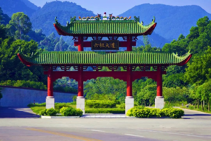 △ 四会六祖寺大道 谢瑞泉 摄