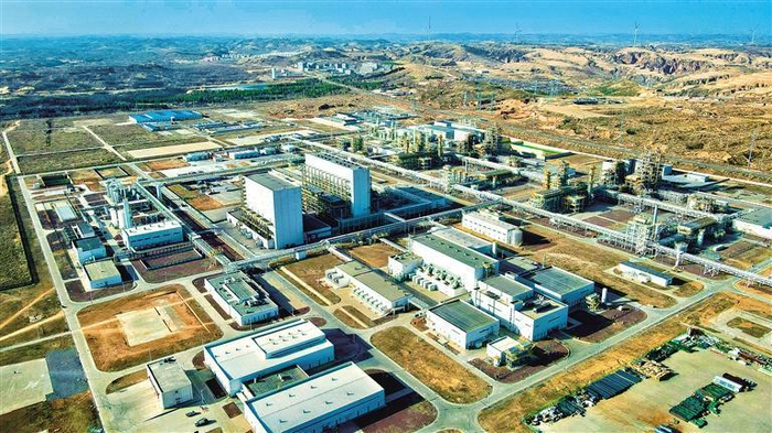 图为3月14日，记者航拍的陕西有色天宏瑞科硅材料有限责任公司电子及光伏新材料产业化项目。