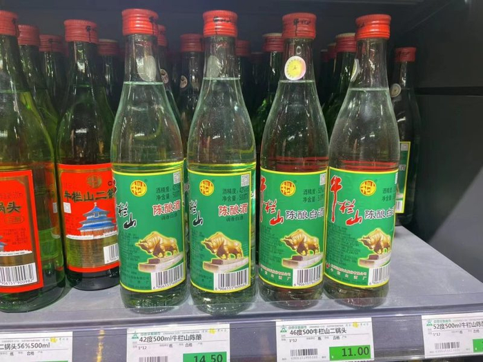 图注：2022年9月摄于超市，左边两瓶为新包装，右边两瓶为旧包装